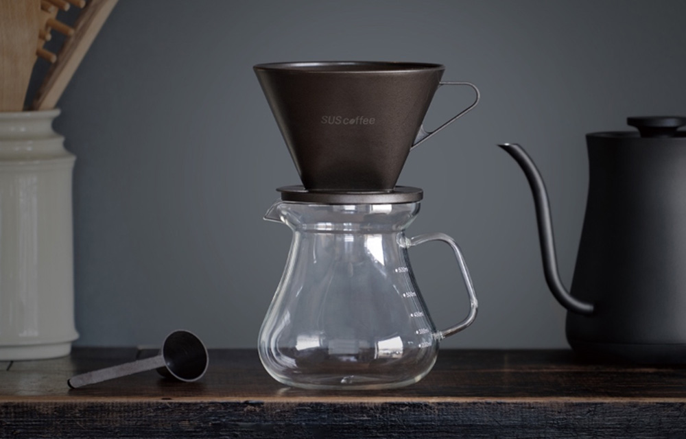 日本初!コーヒー粉ならではのシックな色と肌触り 『SUS coffee ドリッパー』