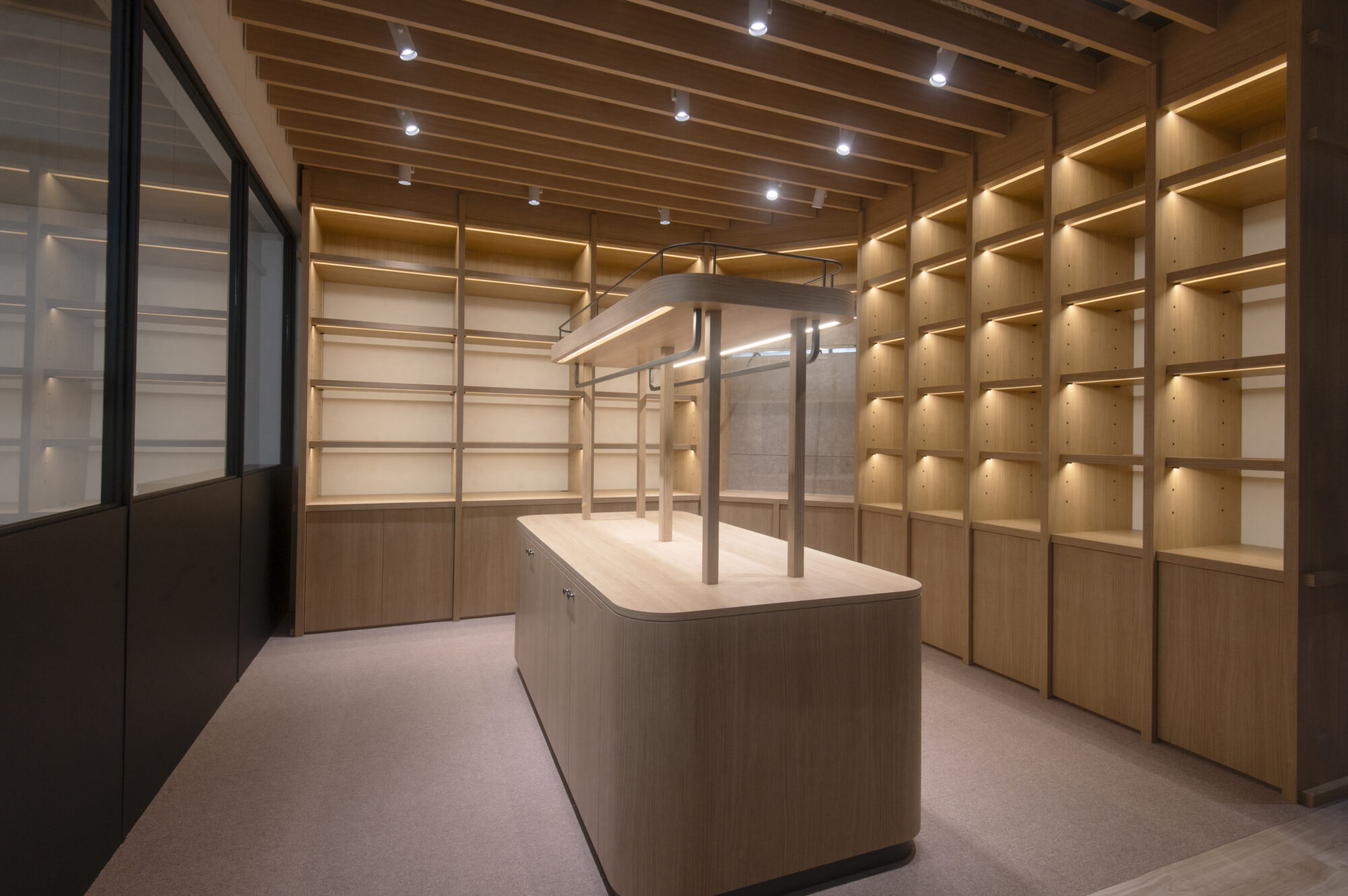 見て・触れて・持ち帰れる。グッズアイデアの幅が広がる展示空間