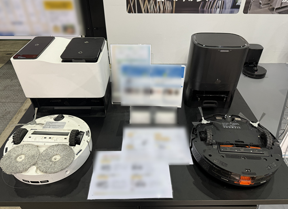 ブースにて配布中