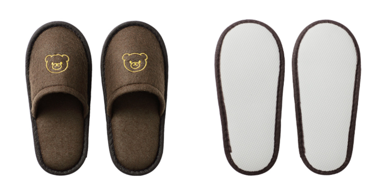 (左)約W95×H220 mmのサイズ展開 / (右)低反発クッションのように、柔らかく足裏に馴染む仕様